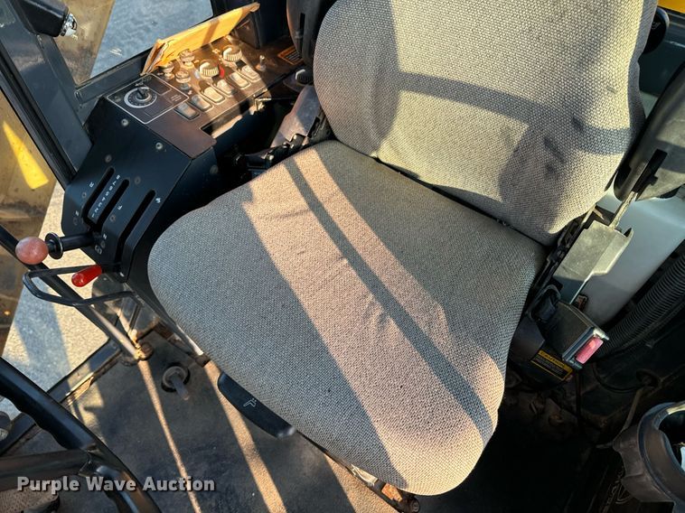 image for item DO1684 2001 John Deere 770CH motor grader