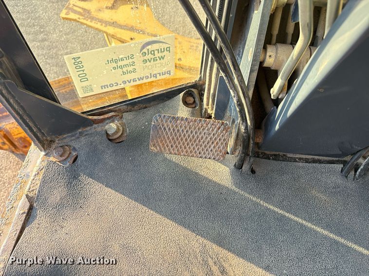 image for item DO1684 2001 John Deere 770CH motor grader