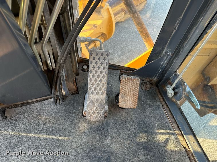 image for item DO1684 2001 John Deere 770CH motor grader