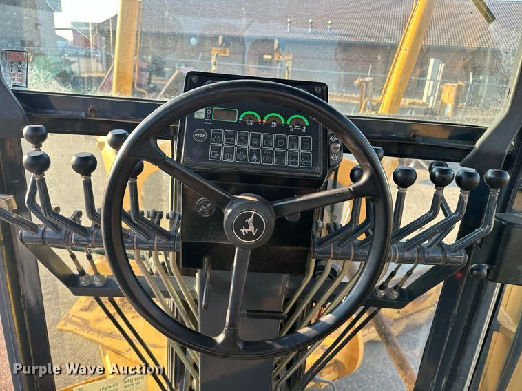 image for item DO1684 2001 John Deere 770CH motor grader