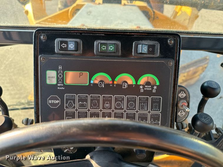 image for item DO1684 2001 John Deere 770CH motor grader