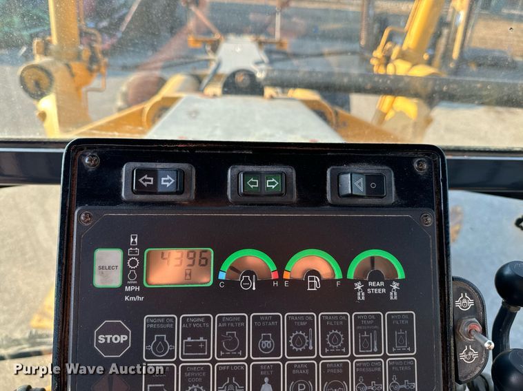 image for item DO1684 2001 John Deere 770CH motor grader