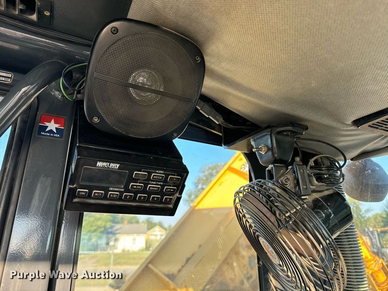 image for item DO1684 2001 John Deere 770CH motor grader