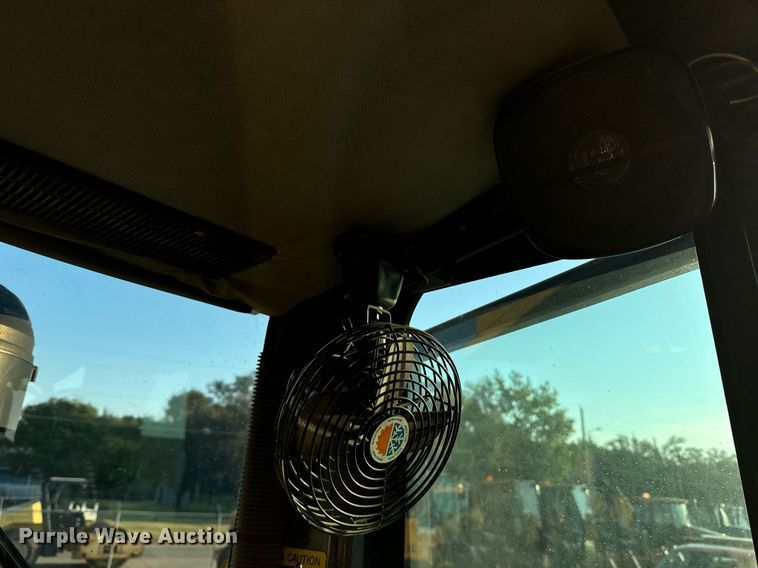 image for item DO1684 2001 John Deere 770CH motor grader