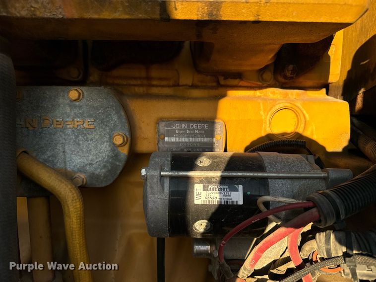 image for item DO1684 2001 John Deere 770CH motor grader