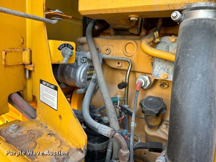 image for item DO1684 2001 John Deere 770CH motor grader