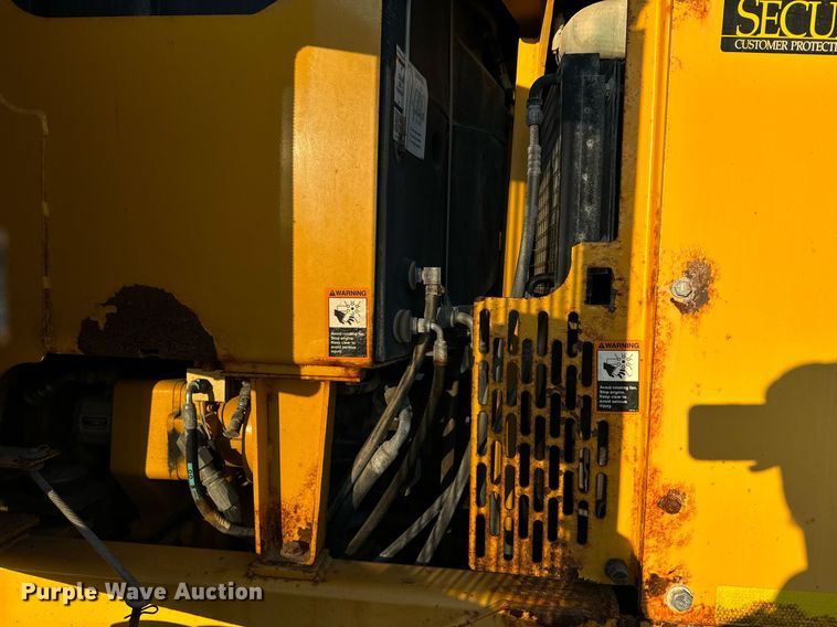 image for item DO1684 2001 John Deere 770CH motor grader