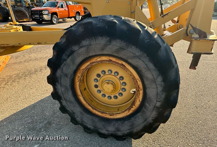 image for item DO1684 2001 John Deere 770CH motor grader