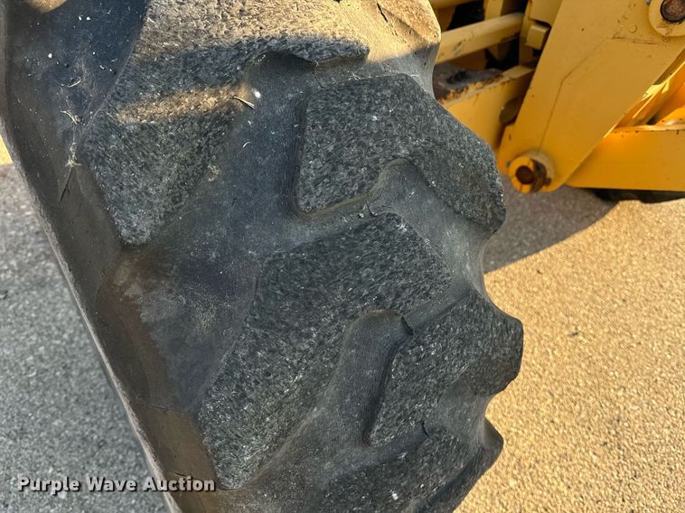 image for item DO1684 2001 John Deere 770CH motor grader