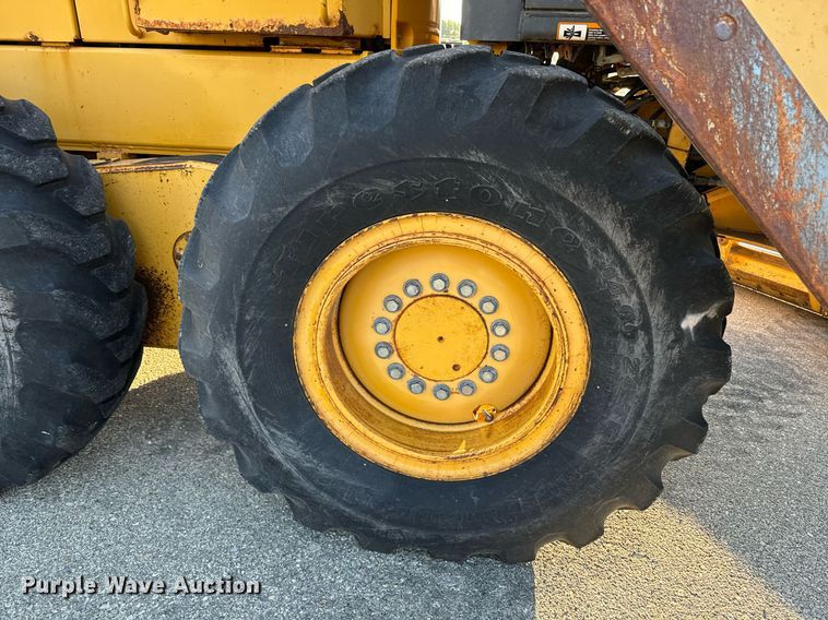 image for item DO1684 2001 John Deere 770CH motor grader