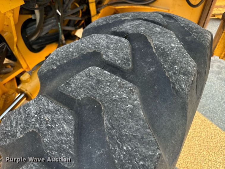 image for item DO1684 2001 John Deere 770CH motor grader