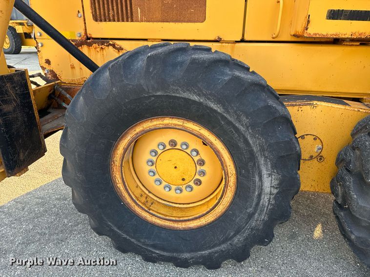 image for item DO1684 2001 John Deere 770CH motor grader