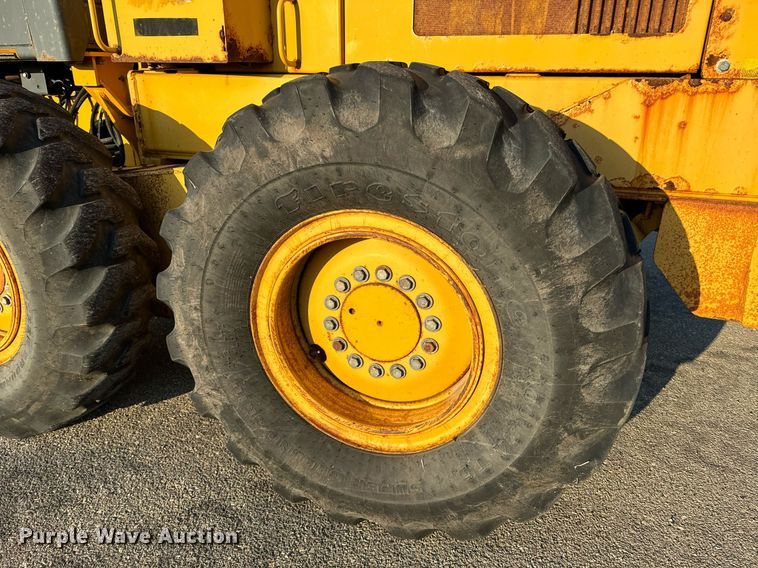 image for item DO1684 2001 John Deere 770CH motor grader