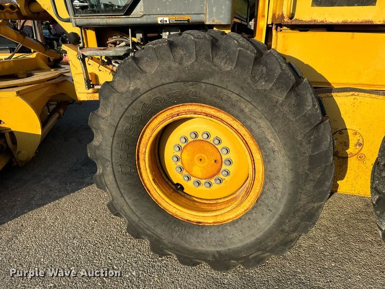 image for item DO1684 2001 John Deere 770CH motor grader