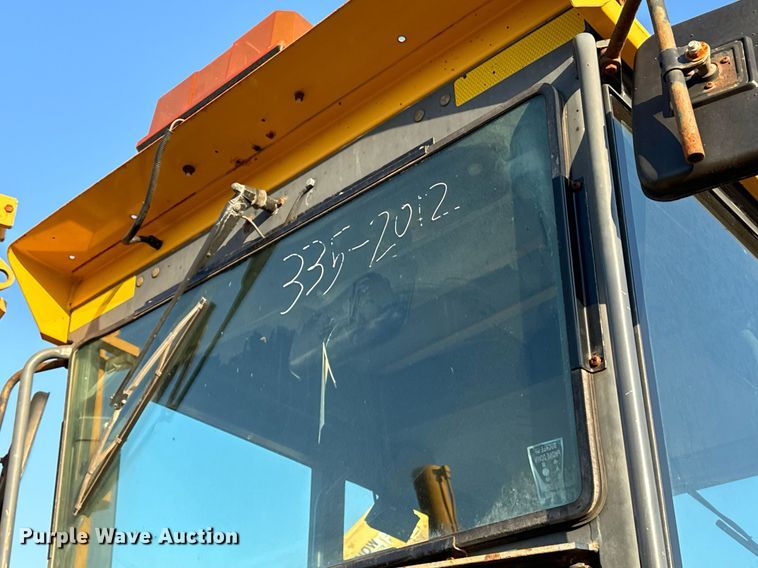 image for item DO1684 2001 John Deere 770CH motor grader