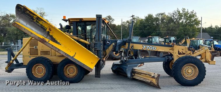 image for item DO1685 2006 John Deere 770D motor grader