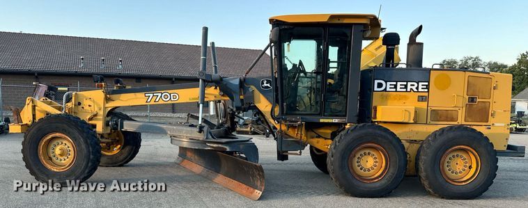 image for item DO1685 2006 John Deere 770D motor grader
