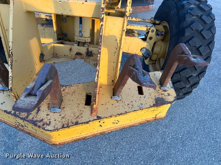 image for item DO1685 2006 John Deere 770D motor grader