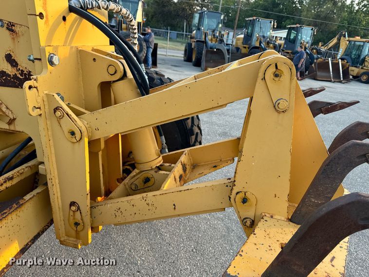 image for item DO1685 2006 John Deere 770D motor grader