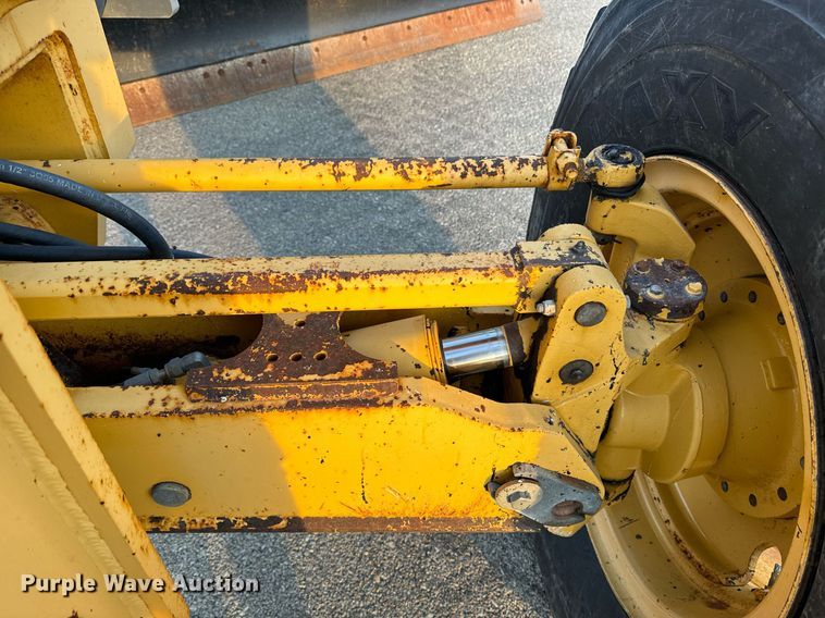 image for item DO1685 2006 John Deere 770D motor grader