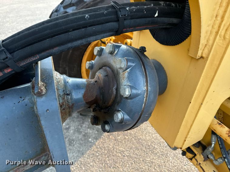 image for item DO1685 2006 John Deere 770D motor grader