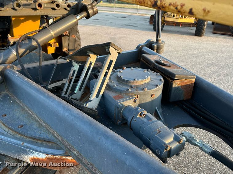 image for item DO1685 2006 John Deere 770D motor grader