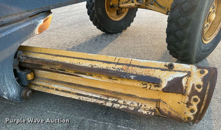 image for item DO1685 2006 John Deere 770D motor grader