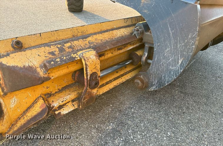 image for item DO1685 2006 John Deere 770D motor grader