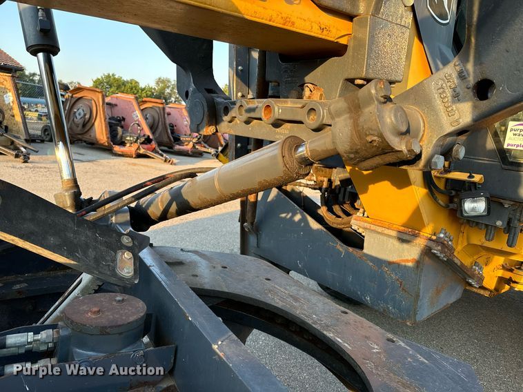 image for item DO1685 2006 John Deere 770D motor grader