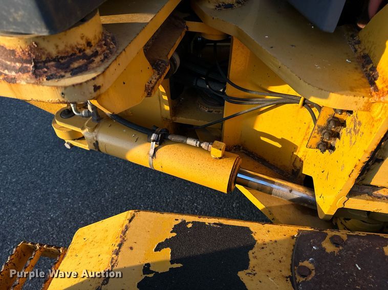 image for item DO1685 2006 John Deere 770D motor grader