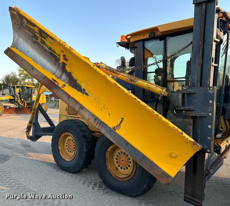 image for item DO1685 2006 John Deere 770D motor grader