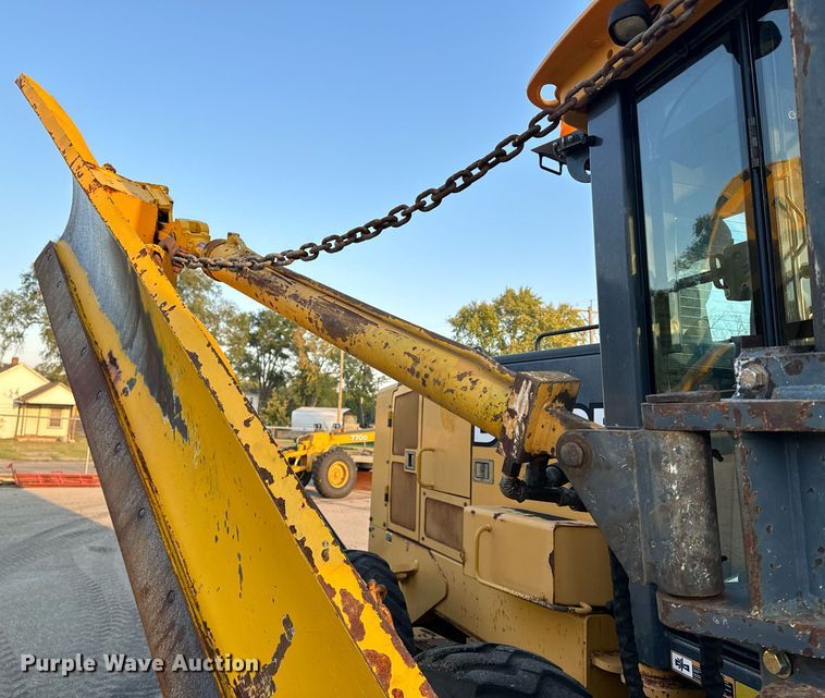image for item DO1685 2006 John Deere 770D motor grader