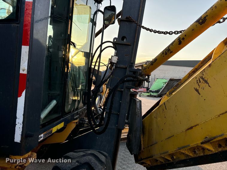 image for item DO1685 2006 John Deere 770D motor grader