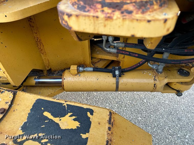 image for item DO1685 2006 John Deere 770D motor grader