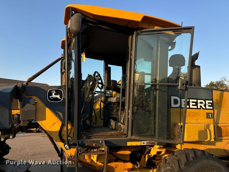 image for item DO1685 2006 John Deere 770D motor grader