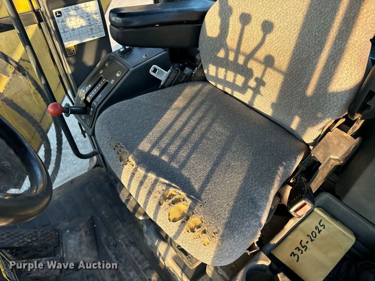 image for item DO1685 2006 John Deere 770D motor grader