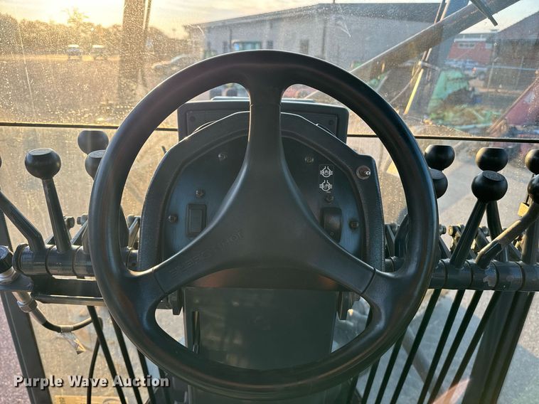 image for item DO1685 2006 John Deere 770D motor grader