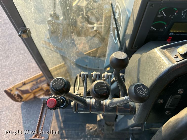 image for item DO1685 2006 John Deere 770D motor grader