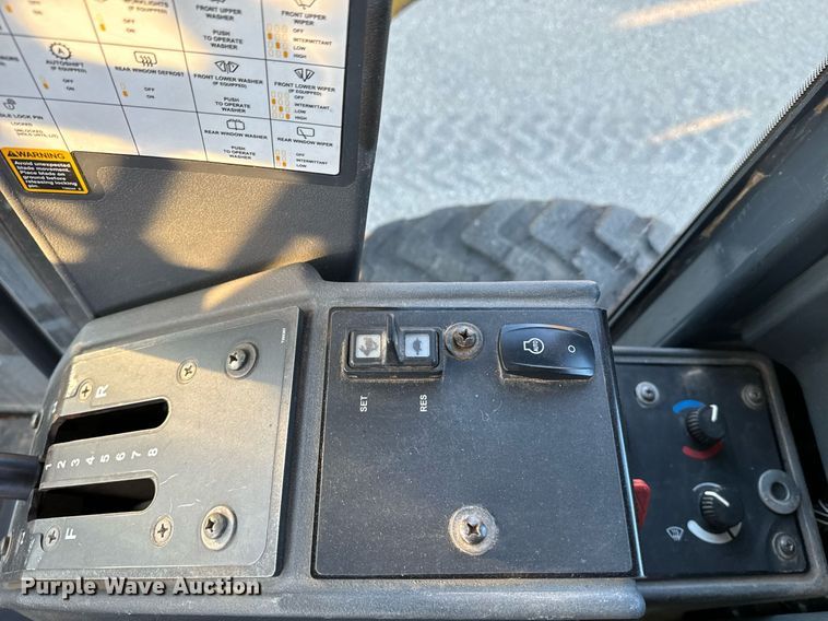 image for item DO1685 2006 John Deere 770D motor grader