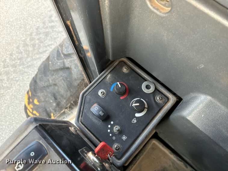 image for item DO1685 2006 John Deere 770D motor grader