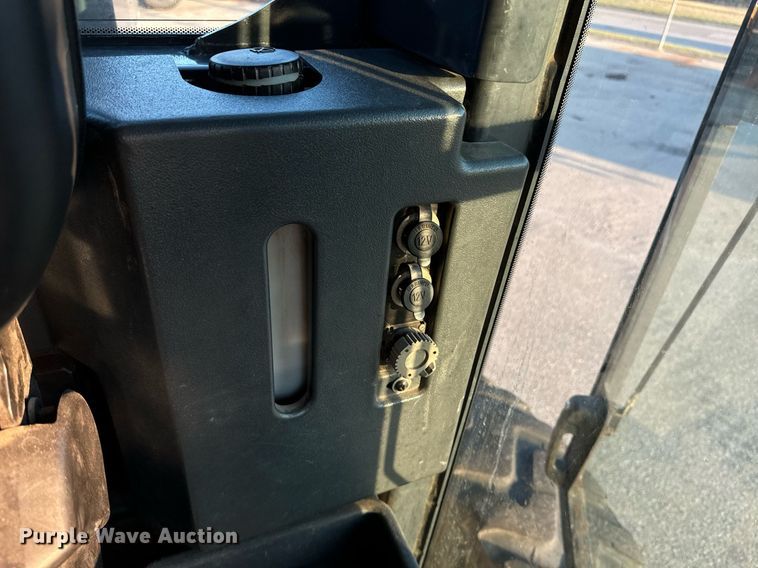 image for item DO1685 2006 John Deere 770D motor grader