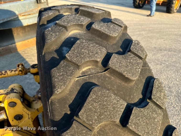 image for item DO1685 2006 John Deere 770D motor grader