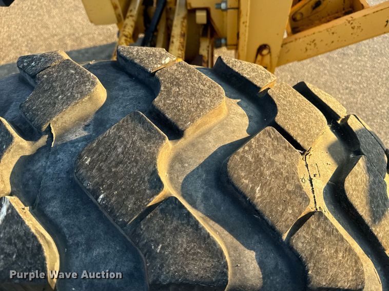 image for item DO1685 2006 John Deere 770D motor grader