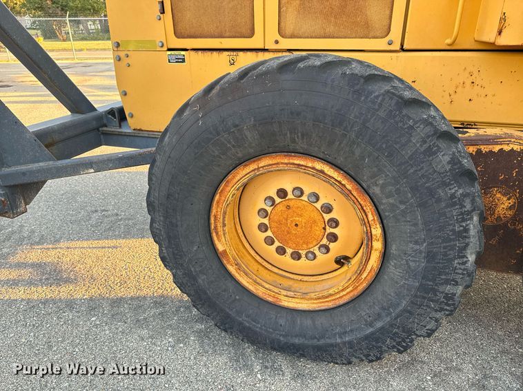 image for item DO1685 2006 John Deere 770D motor grader