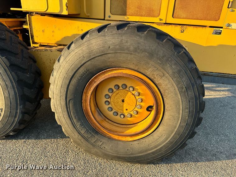 image for item DO1685 2006 John Deere 770D motor grader