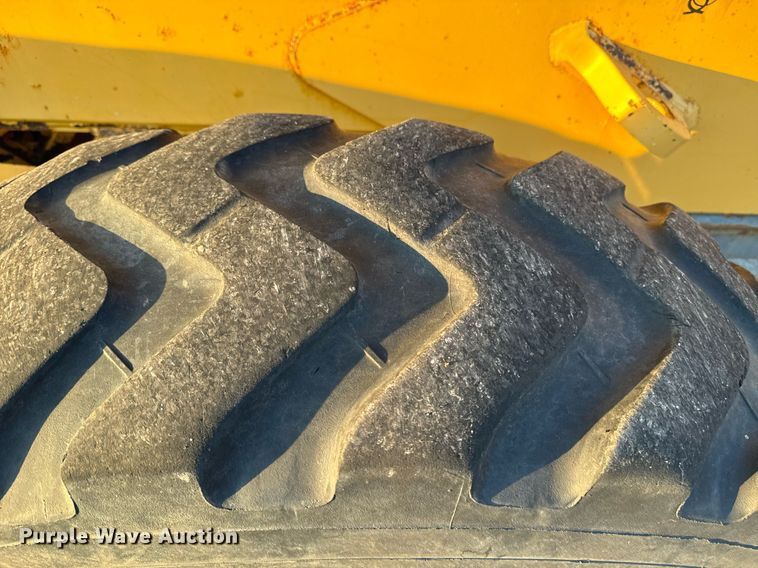 image for item DO1685 2006 John Deere 770D motor grader