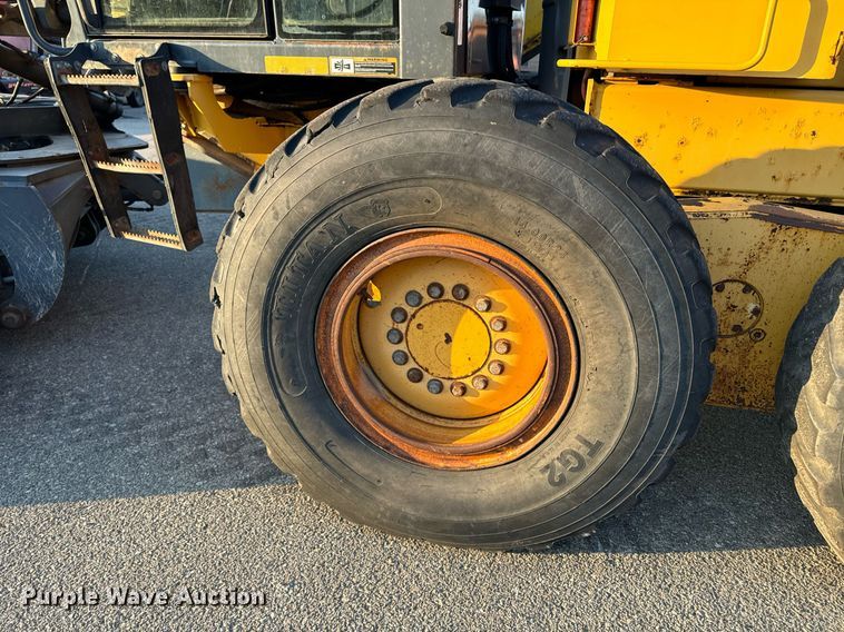 image for item DO1685 2006 John Deere 770D motor grader