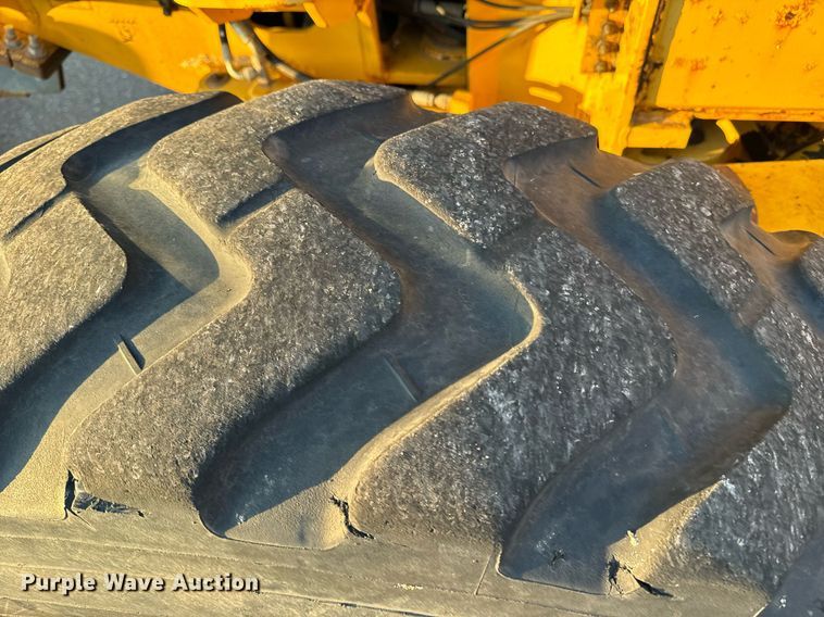 image for item DO1685 2006 John Deere 770D motor grader