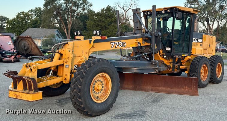 image for item DO1686 2006 John Deere 770D motor grader