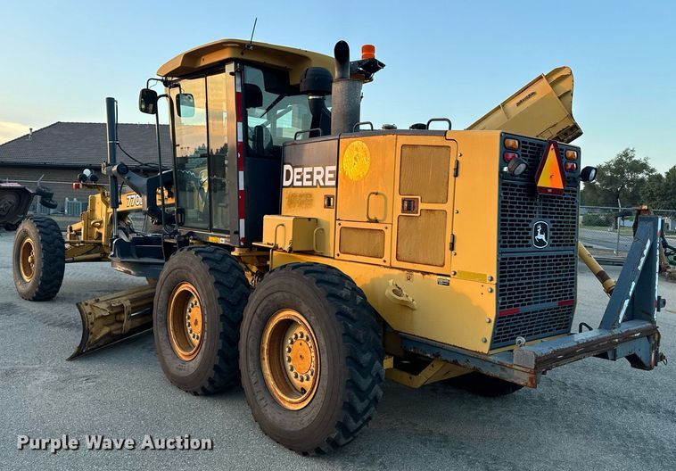 image for item DO1686 2006 John Deere 770D motor grader